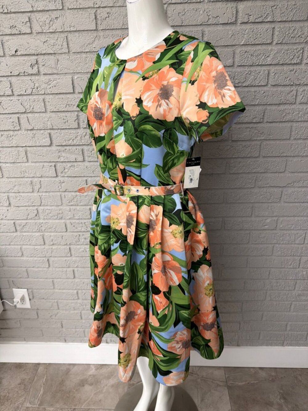 Tahari ASL Women's Floral Belted Pleated Short Sleeve Dress Size 8 - Picture 5 of 16